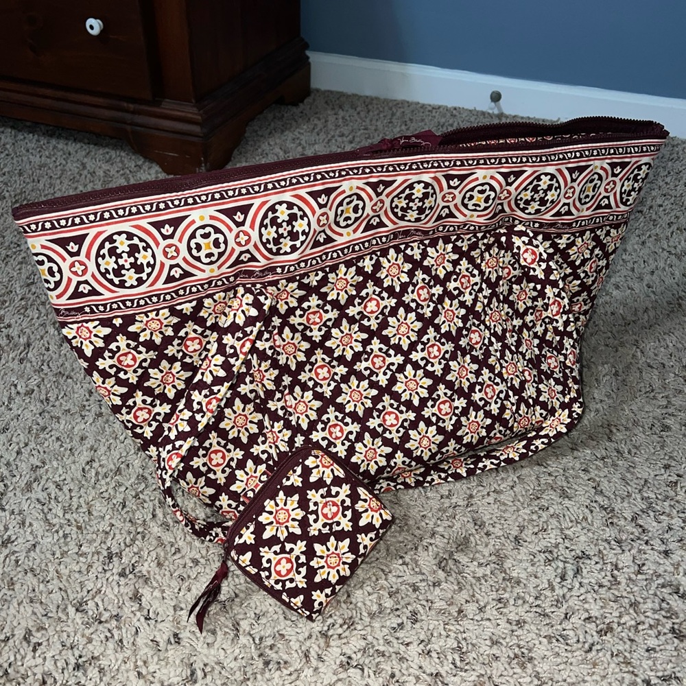 Brand new Vera Bradley extra large tote bag and matching wallet set!